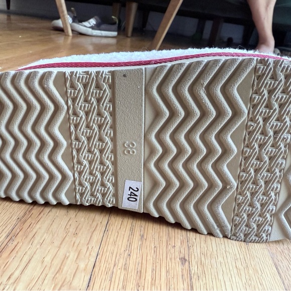 UGG White and Pink Plush Slippers 71/2. (38 European) - Picture 4 of 4